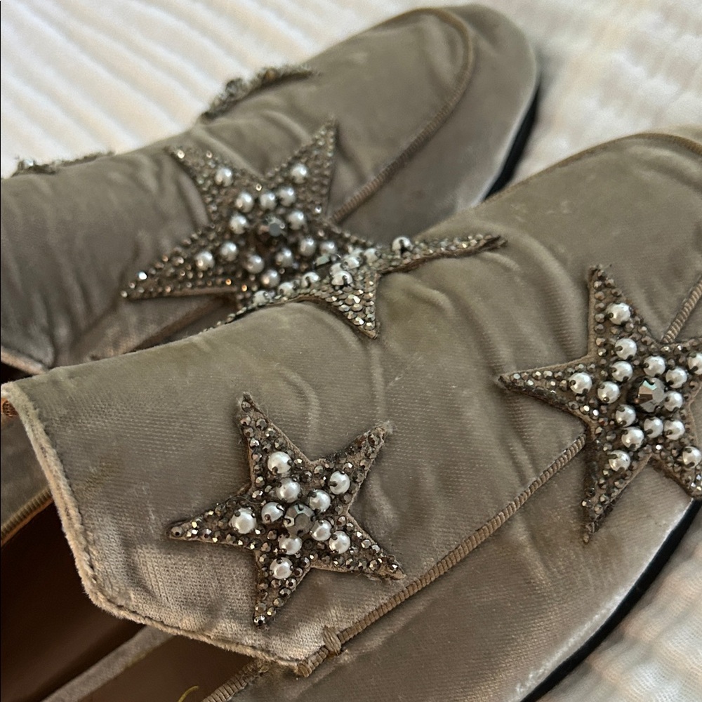 Lola Cruz Elegant Velvet Star-Embellished Loafers